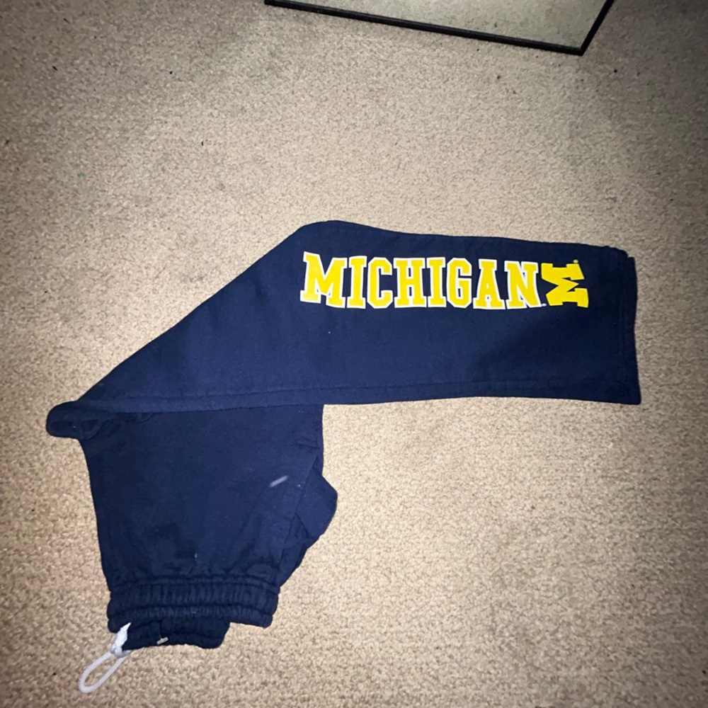 University of Michigan small gilidan sweatpants